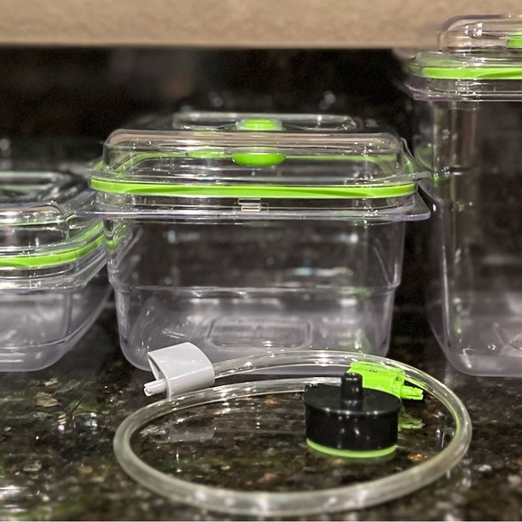 FoodSaver Vacuum sealer machine with foodsaver containers included, Bundle DEAL! - Picture 13 of 16